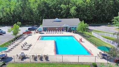 Big Creek Apartments in Parma Heights, OH - Foto de edificio - Building Photo