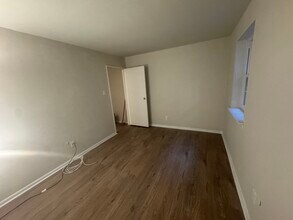 4000 Gypsy Ln in Philadelphia, PA - Building Photo - Building Photo