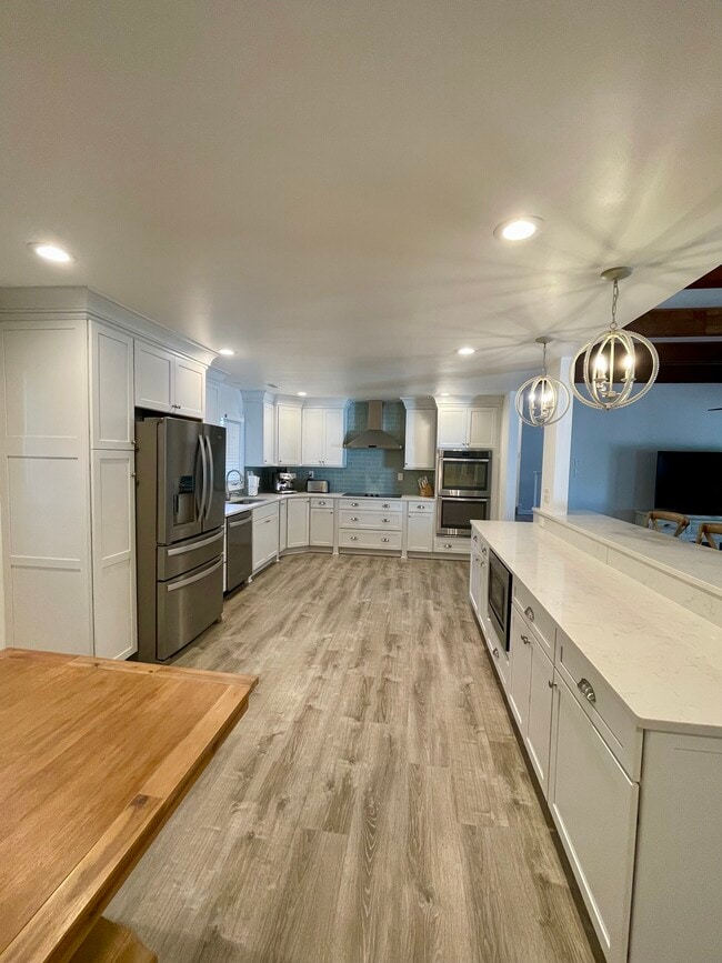 property at 613 Piney Point Rd