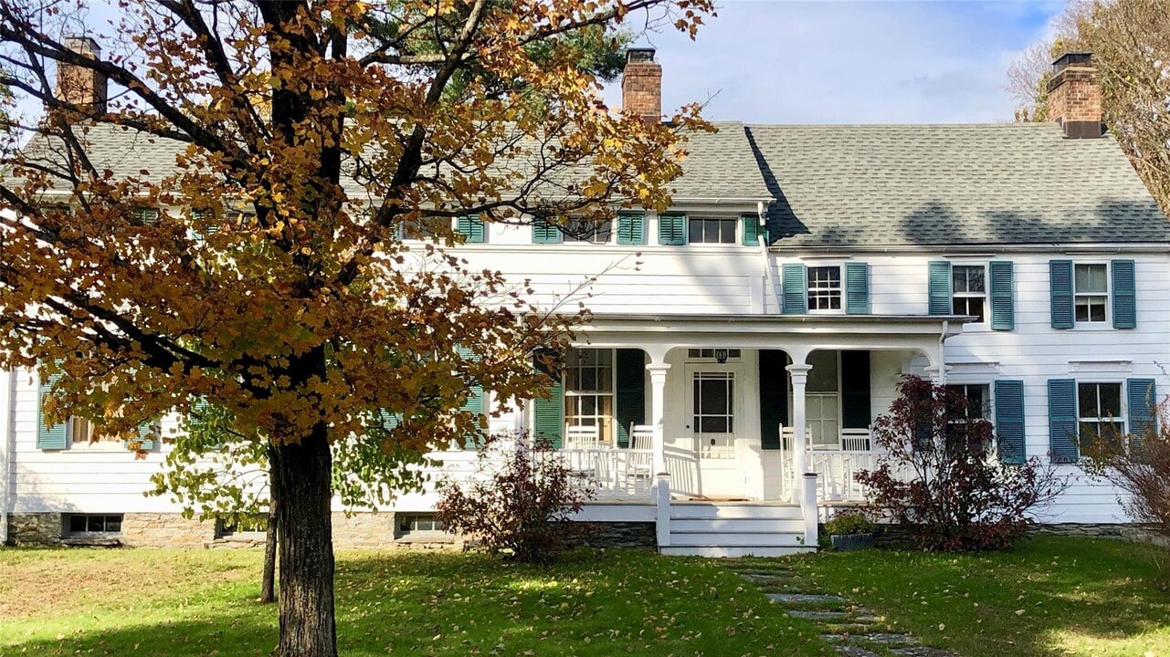 5 Fulton Homestead Rd in Red Hook, NY - Building Photo