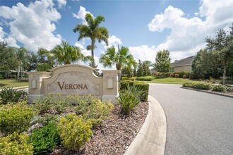 718 Chipper Dr, Unit 253-206 in Sun City Center, FL - Building Photo - Building Photo