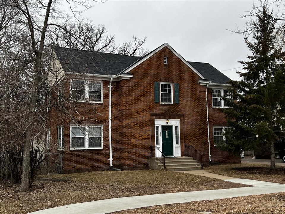 814 5th St SE in Minneapolis, MN - Building Photo