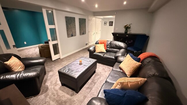 8556 Milomir St in Niagara Falls, ON - Building Photo - Building Photo