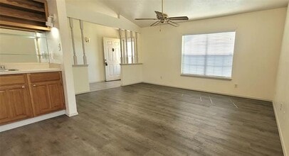 1057 Whitewater Trail in Desoto, TX - Building Photo - Building Photo