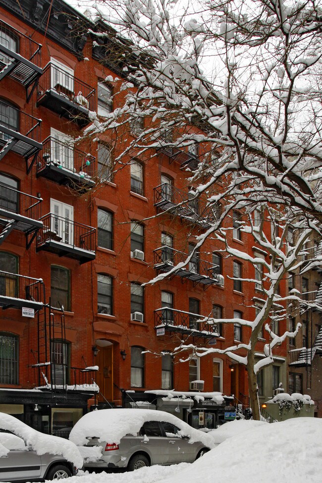 422 East 9th St in New York, NY - Building Photo - Building Photo