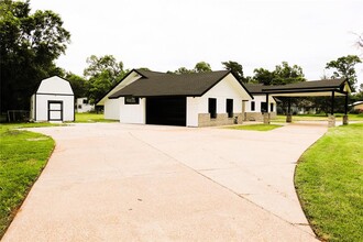 2708 Sams Dr in Seabrook, TX - Building Photo - Building Photo