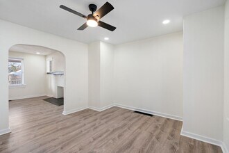 1301 Bellaire Pl in Pittsburgh, PA - Foto de edificio - Building Photo