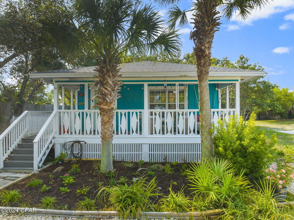 230 Wisteria Ln in Panama City Beach, FL - Foto de edificio