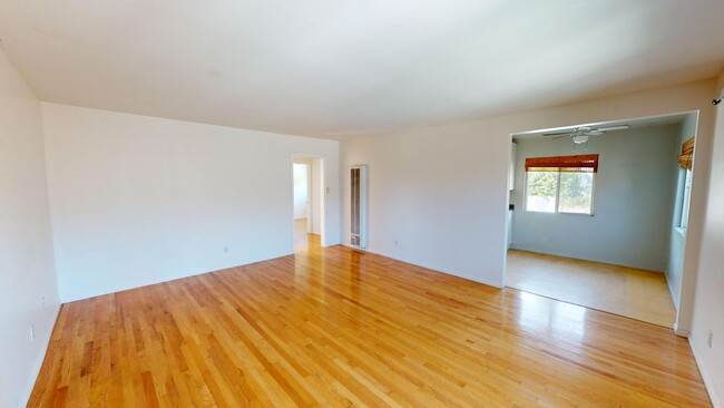 Belmont Apartments in Los Angeles, CA - Building Photo - Interior Photo