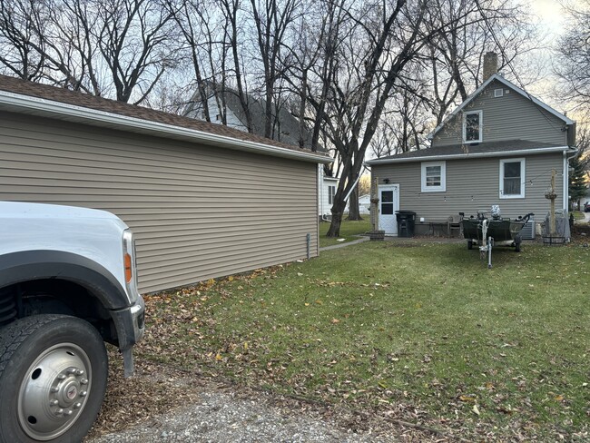 612 N 6th St in Grand Forks, ND - Foto de edificio - Building Photo