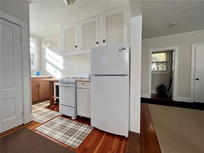 38 Webster St in Newport, RI - Foto de edificio - Building Photo