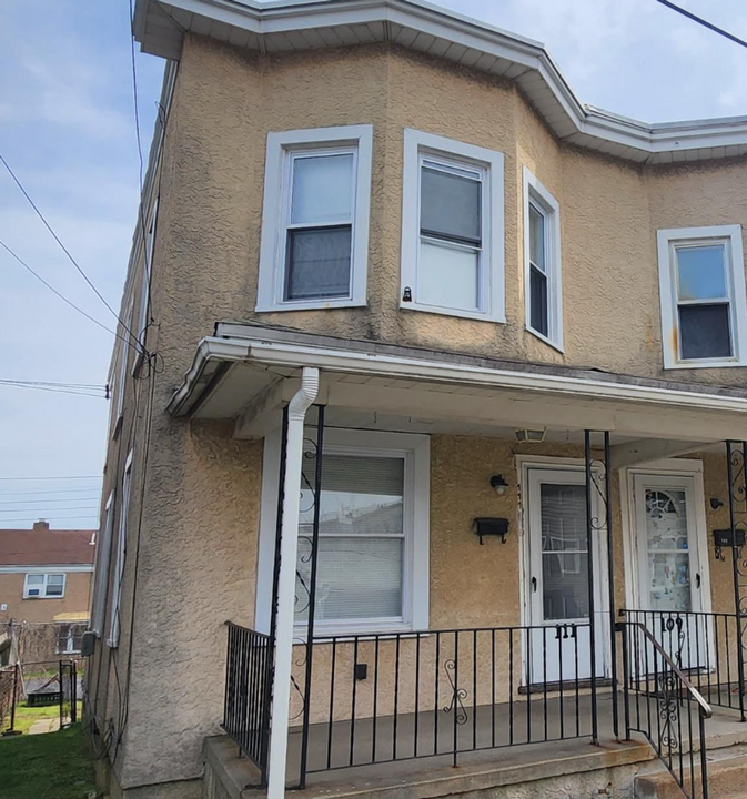 111 White Ave in Marcus Hook, PA - Building Photo