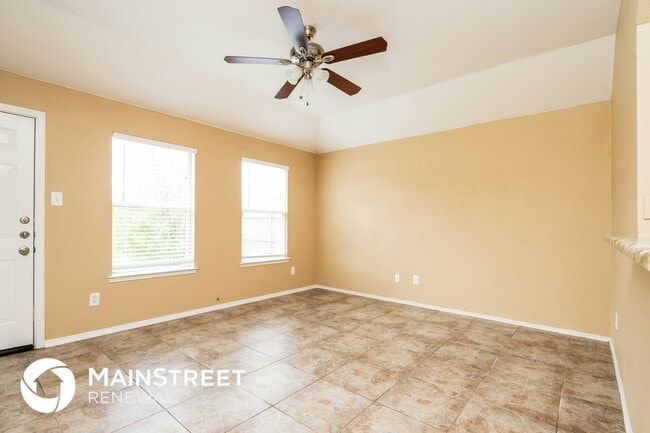 1611 Emily Ln in Seagoville, TX - Foto de edificio - Building Photo