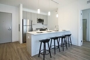 806 W Van Buren St in Chicago, IL - Building Photo