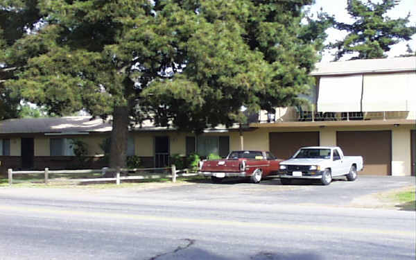 902-906 S Hale Ave in Escondido, CA - Building Photo - Building Photo