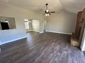 13 Woodgate Dr in Yukon, OK - Building Photo - Building Photo