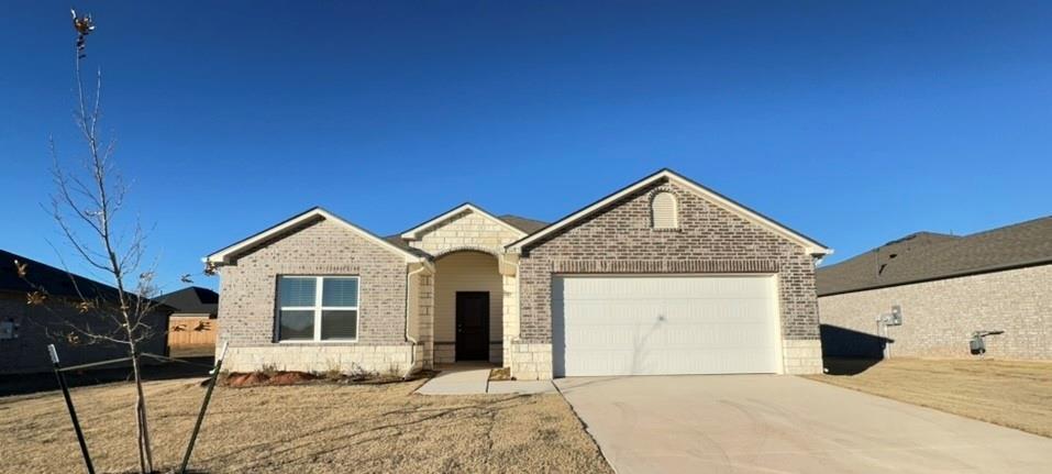 21185 Rivermist Dr in Harrah, OK - Building Photo