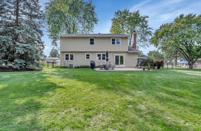 5N575 Abilene Trl in Bloomingdale, IL - Foto de edificio - Building Photo