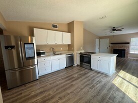 6203 Valley Knight in San Antonio, TX - Building Photo