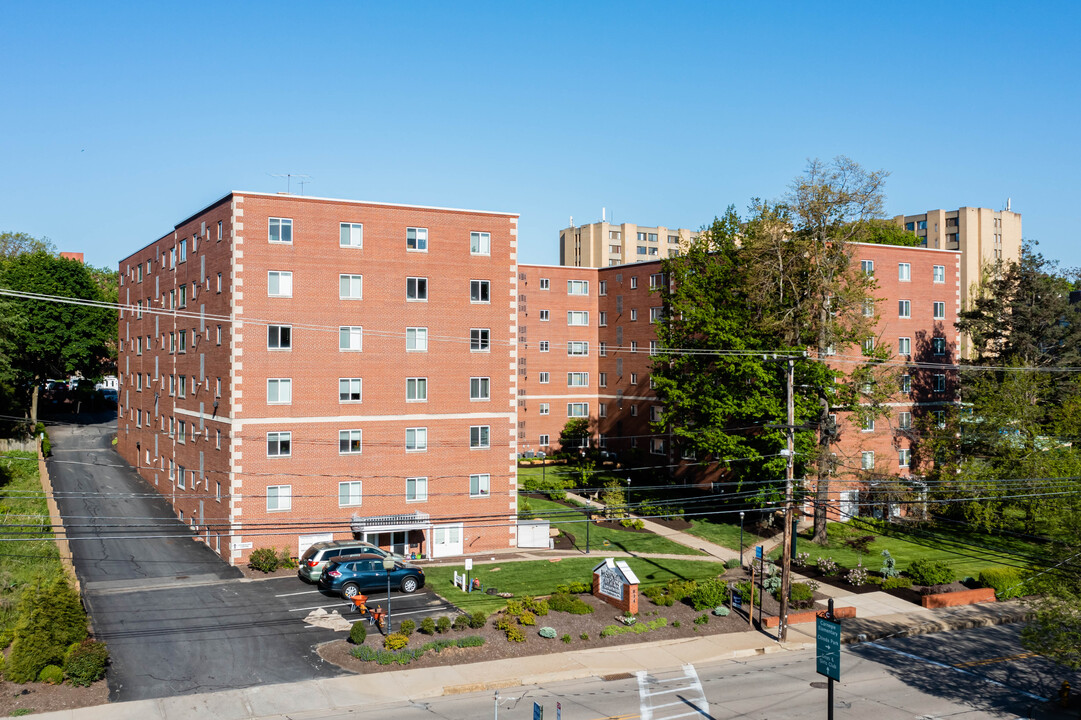 Washington Gardens in Pittsburgh, PA - Building Photo