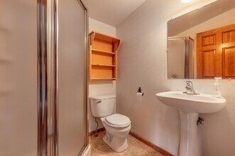 619 Sandy Beach Ct in Warrens, WI - Foto de edificio - Building Photo