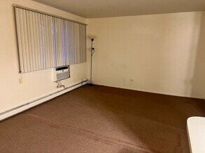 5306 N Cumberland Ave-Unit -209 in Chicago, IL - Building Photo - Building Photo