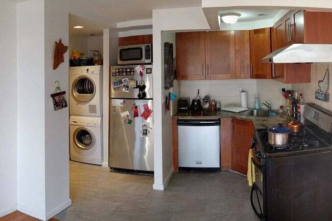 426 W Broadway in New York, NY - Building Photo - Building Photo