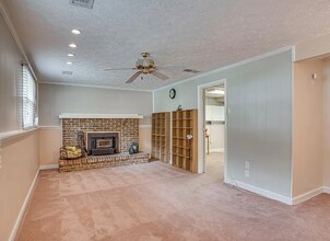 2126 Briarwood Dr in Waldorf, MD - Foto de edificio - Building Photo