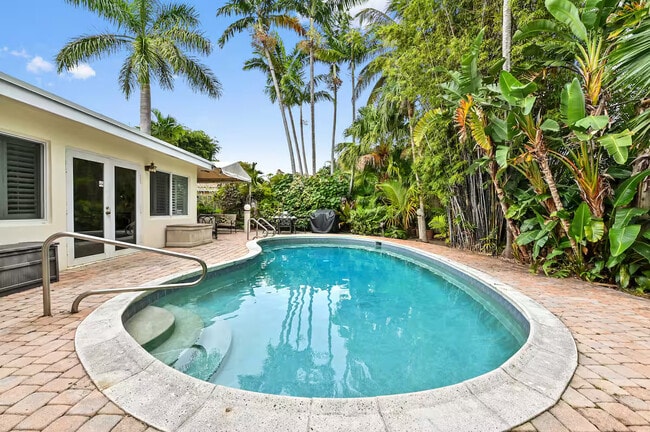 property at 2101 NE 25th St