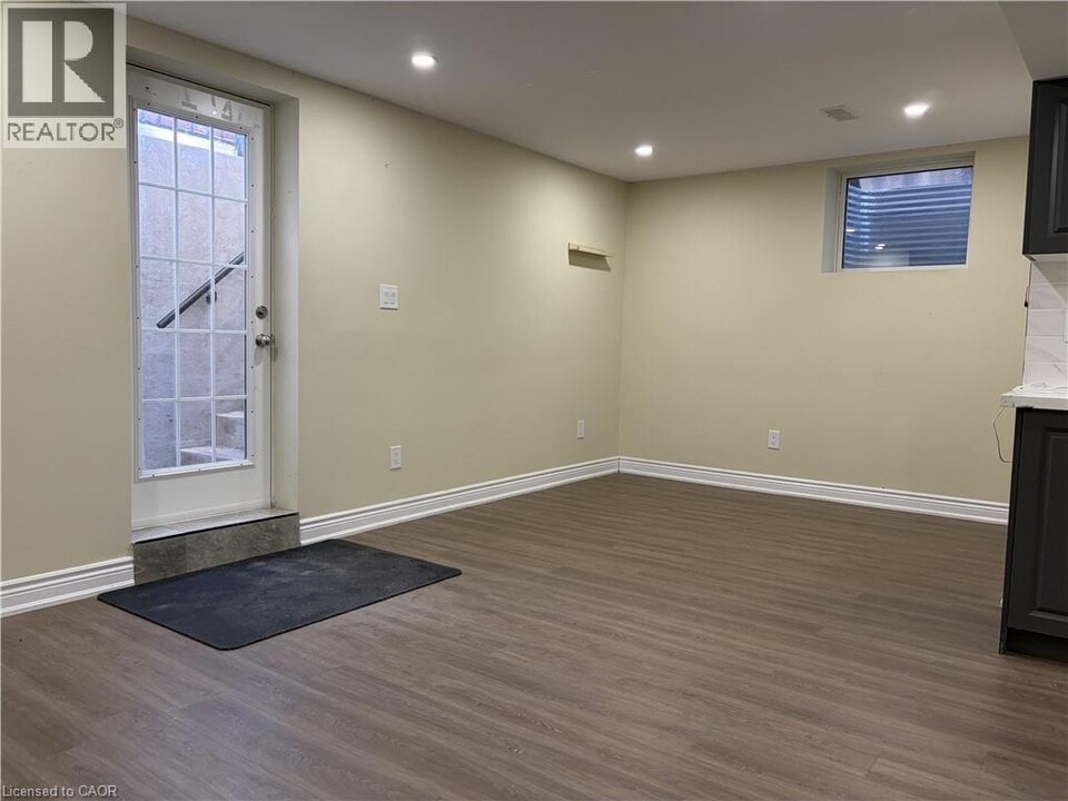 40 Houghton St in Cambridge, ON - Building Photo