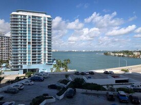 7601 E Treasure Dr, Unit 915 in North Bay Village, FL - Building Photo