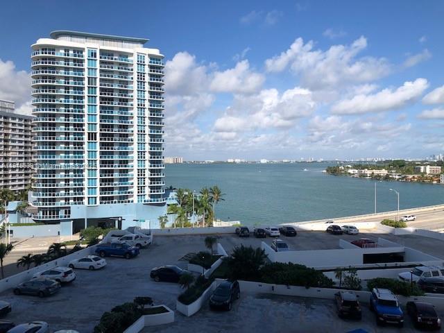 7601 E Treasure Dr, Unit 915 in North Bay Village, FL - Building Photo