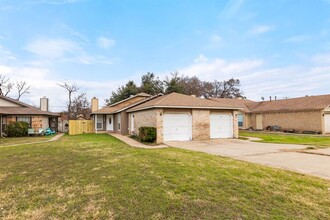 313 Greenlawn Blvd in Round Rock, TX - Building Photo - Building Photo