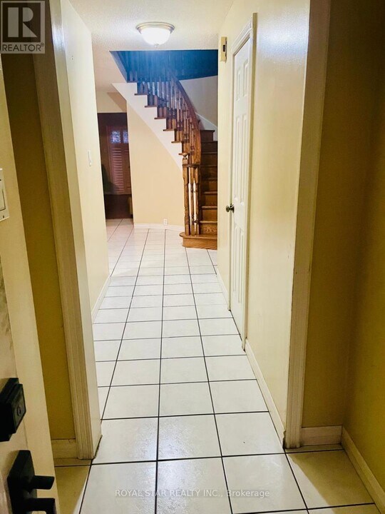 118 Banting Crescent in Brampton, ON - Building Photo