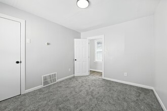 118 Parkdale Ave in Hampton, VA - Foto de edificio - Building Photo