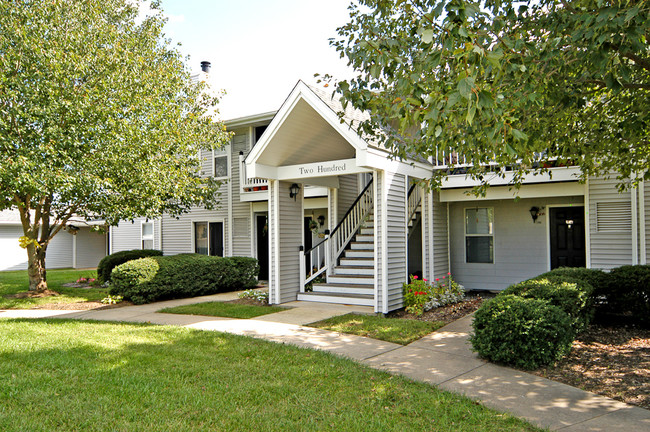 Greens at Cross Court in Easton, MD - Building Photo - Building Photo