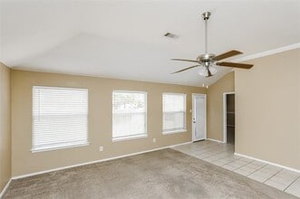 608 Crystal Brook Dr in Saginaw, TX - Building Photo - Building Photo