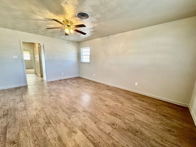 3221 33rd St in Lubbock, TX - Foto de edificio - Building Photo