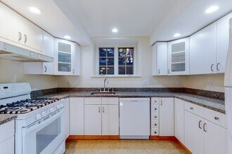 4 Auburn St in Brookline, MA - Building Photo - Building Photo