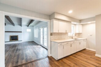 433 Wildwood Dr in Park Forest, IL - Foto de edificio - Building Photo