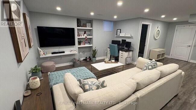 21 Ladder Cres in East Gwillimbury, ON - Building Photo - Building Photo