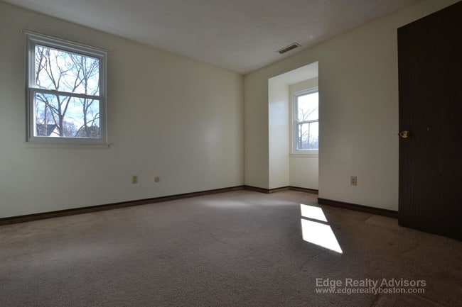 5 General Greene Ave, Unit 6 in Natick, MA - Foto de edificio - Building Photo