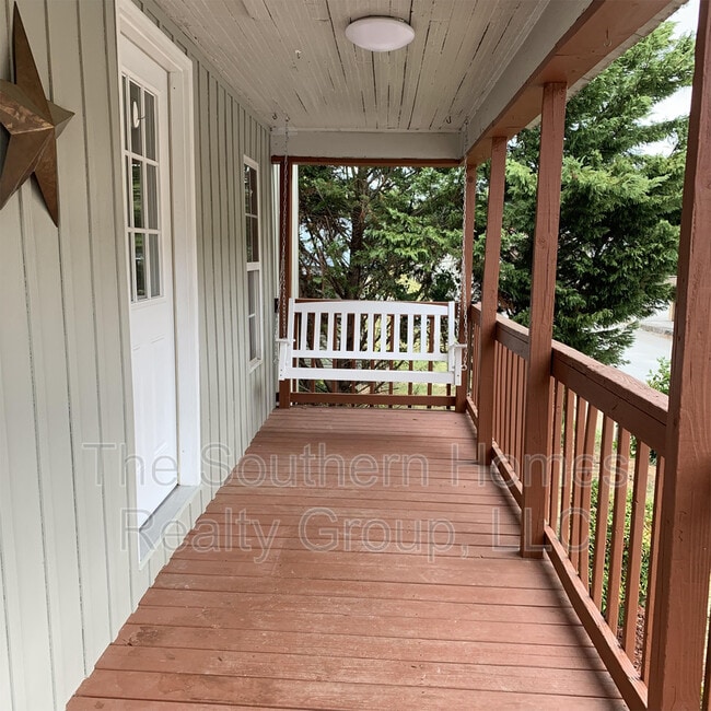 614 Washington Ave in Etowah, TN - Building Photo - Building Photo