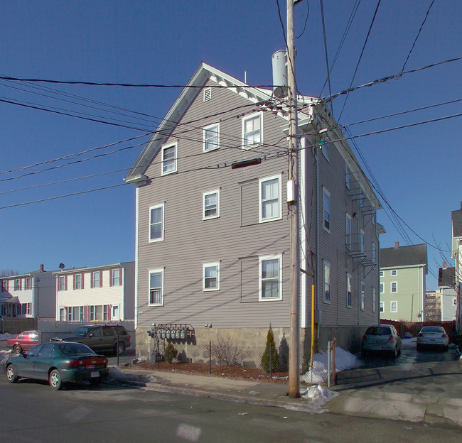 371 4th St in Fall River, MA - Building Photo - Building Photo