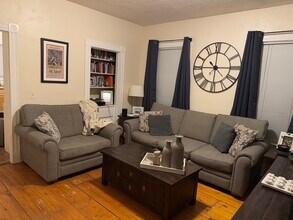 16 Caldwell Ave, Unit 1R in Somerville, MA - Foto de edificio - Building Photo