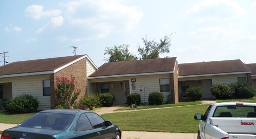 Hillside Apartments in Flippin, AR - Building Photo