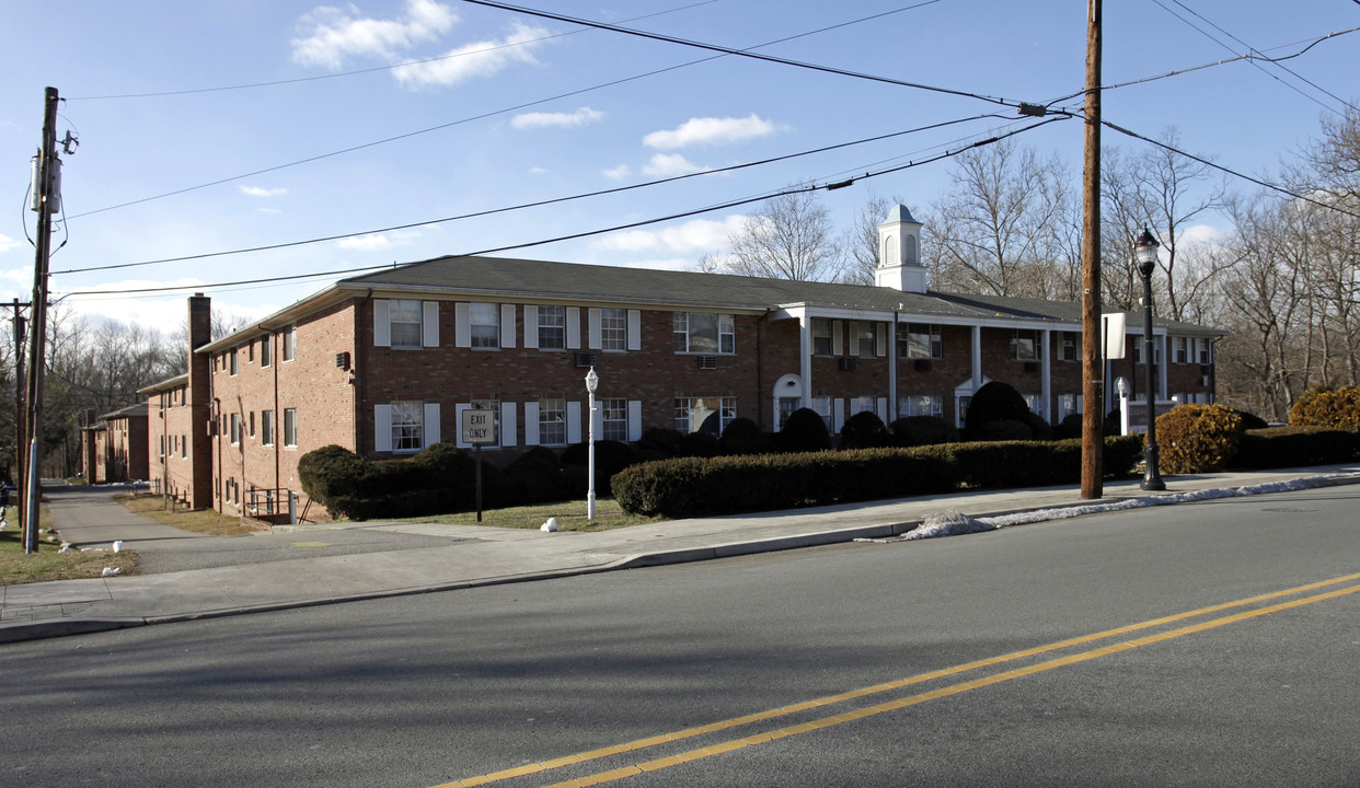 Edgewater Terrace Apartments in Pompton Lakes, NJ - Building Photo