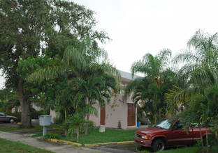 6201-6209 Polk St in Hollywood, FL - Building Photo - Building Photo