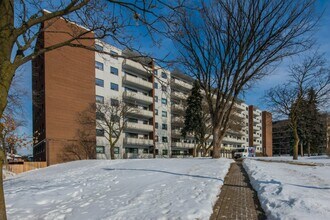 1550 Lawrence Ave W in Toronto, ON - Building Photo - Building Photo