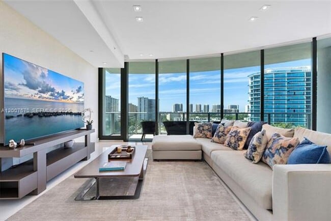 17475 Collins Ave in Sunny Isles Beach, FL - Foto de edificio - Building Photo